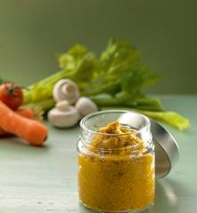Brodo vegetale in pasta vegano