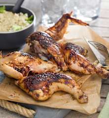 Picantones a la brasa con glaseado agridulce y ensalada Waldorf