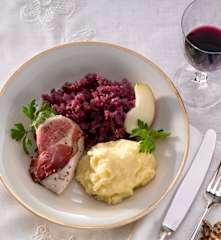 Schinkenhähnchen mit Weihnachtsrotkohl und Kartoffelpüree