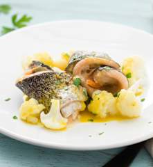 Popietas de trucha al azafrán con coliflor