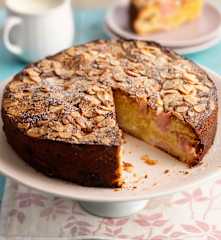 Gâteau à la rhubarbe, à l'orange et aux amandes
