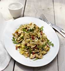 Nudelsalat mit getrockneten Tomaten