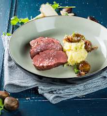Rinderfilet mit Pastinakenstampf und glasierten Maroni