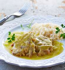 Tortitas de carne en salsa verde
