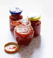 Confiture fraise-rhubarbe à la cardamome