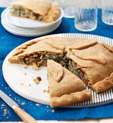 Tourte aux blettes, pignons et raisins secs