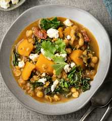 Stufato di zucca, ceci e cavolo nero