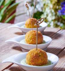 Crocchette di verdure con salsa yogurt alle erbe