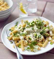 Gurken-Dill-Sauce zu Dinkelnudeln