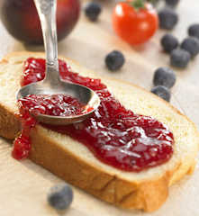 Pflaumen-Blaubeer-Tomaten-Konfitüre