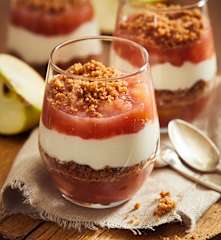 Apfel-Trifle mit Zimt-Crunch