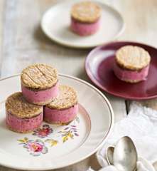 Sanduíche de gelado de cereja e banana