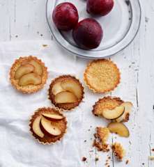 Tarteletes de ameixa e amêndoa
