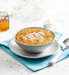 Owsianka z marchewką i daktylami