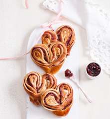 Drożdżówki-serca z dżemem