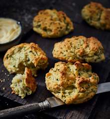 Kräuter-Schinken-Brötchen