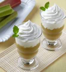 Dušená rebarbora s tvarohovým krémem