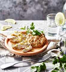 Risotto d’épeautre au zaatar, filet de dinde mariné à l’ail, citron et gingembre