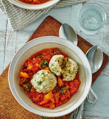 Basilikum-Knödel mit Ratatouille