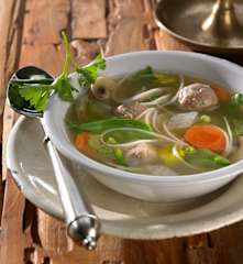 Gemüsesuppe mit Kalbfleischklößchen