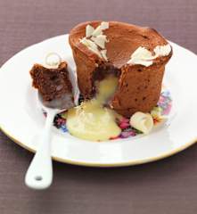 Deser z płynną białą czekoladą