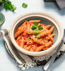 One Pot Penne mit Linsenbolognese