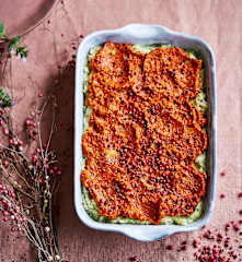 Bacalhau com puré de ervas e coulis de pimentos