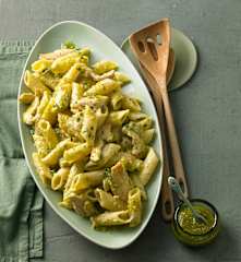 Penne mit Huhn und Haselnuss