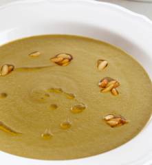 Crema de acelgas y piñones