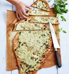 Fougasse aux graines, courgette et oignons