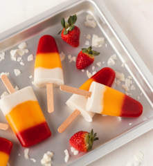 Crème glacée mangue-fraise-noix de coco