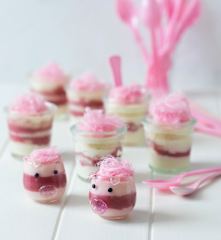 White chocolate mousse cups