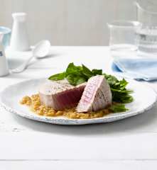 Thunfischsteaks mit cremiger Zwiebelsauce