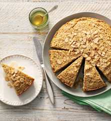 Bizcocho de sémola con miel y almendras