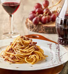 Spaghetti al vino rosso