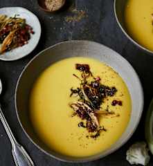 Orientalische Blumenkohl-Cremesuppe