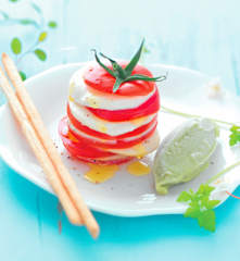 Carpaccio tomate-mozzarella et glace avocat-basilic