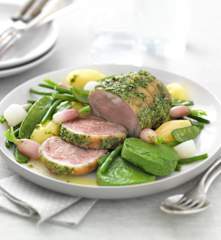 Canon d'agneau aux herbes, flan d'épinard et petits légumes