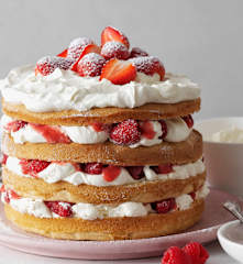 Layer cake de nata y frutos rojos
