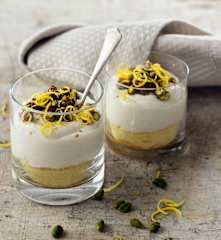 Café Latte-Tiramisu mit Pistazienkrokant