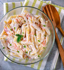 Insalata di pasta al salmone e yogurt