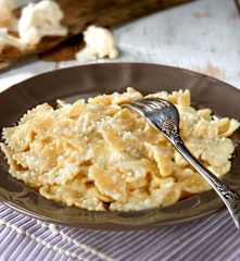 Farfalle in crema di uova e cavolfiore