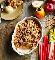 Crumble de ruibarbo e dióspiro