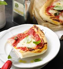 Pizza Margherita mit Bier