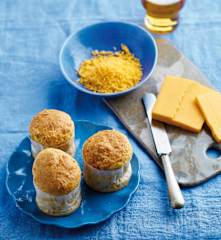 Pães de cerveja e queijo