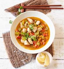 Asia-Gemüse-Suppe mit Hähnchen