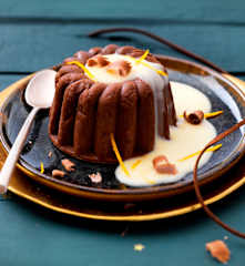 Entremets chocolat-châtaigne, crème anglaise à la clémentine