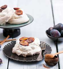 Bezy cynamonowe z karmelizowanymi śliwkami