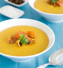 Creamy carrot and lentil soup
