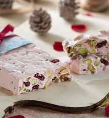 Turrón de rosas, almendras, pistachos y arándanos